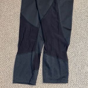 Athleta black cropped leggings size small